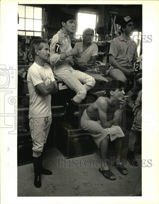 1986 Press Photo Willie Shoemaker relaxes in the Jockey room at the Fair Grounds- Historic Images