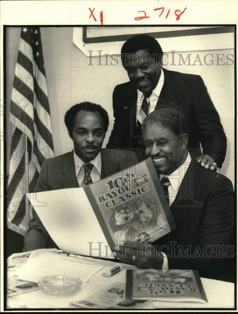 1983 Press Photo Coaches Otis Washington, Eddie Robinson at the Bayou Classic- Historic Images