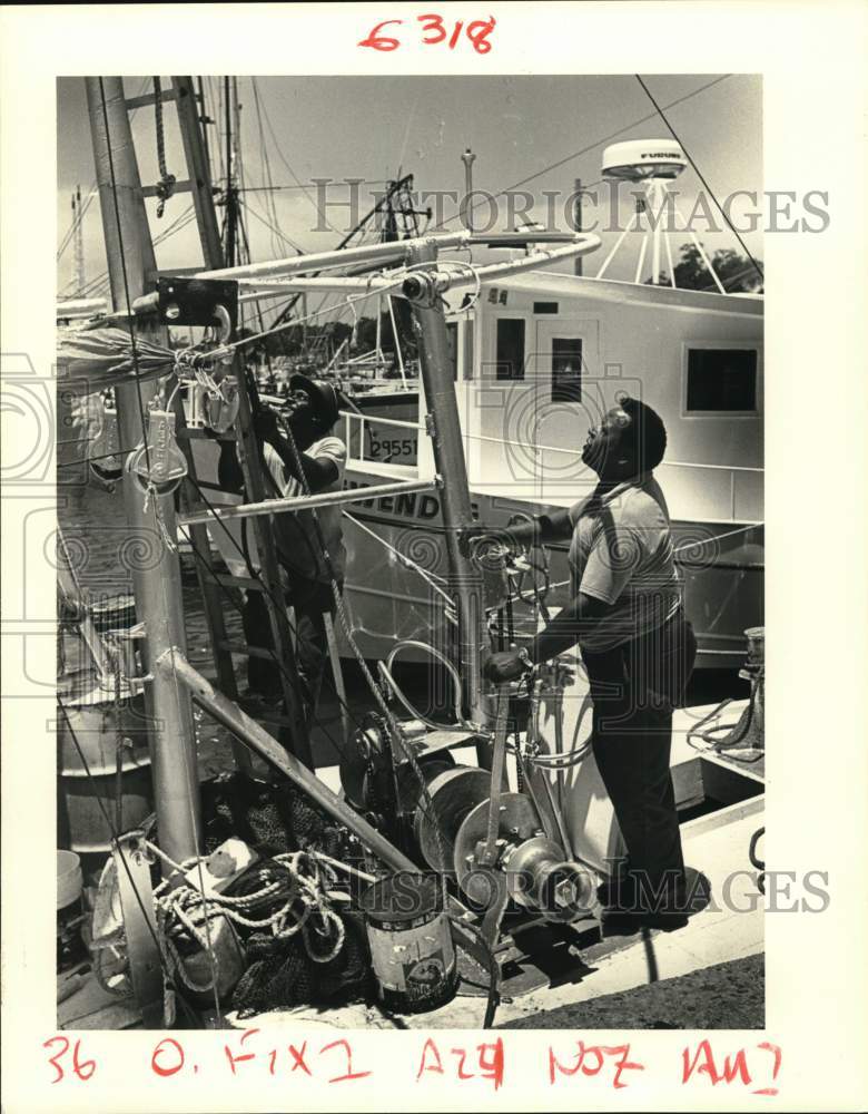 1985 Press Photo John Robinson, Captain John West Shrimping Boat - noc57843- Historic Images