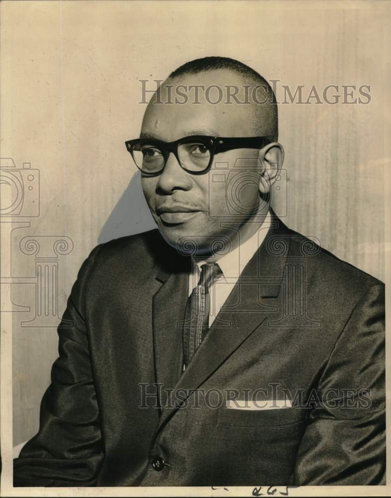Load image into Gallery viewer, 1964 Press Photo Dr. Theodore R. Sherrod, professor at University of Illinois
