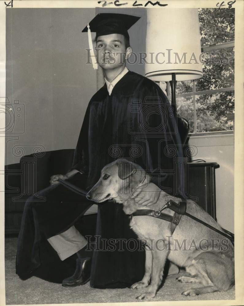 1968 Press Photo James Selby with guide dog Tiger, to graduate from Tulane