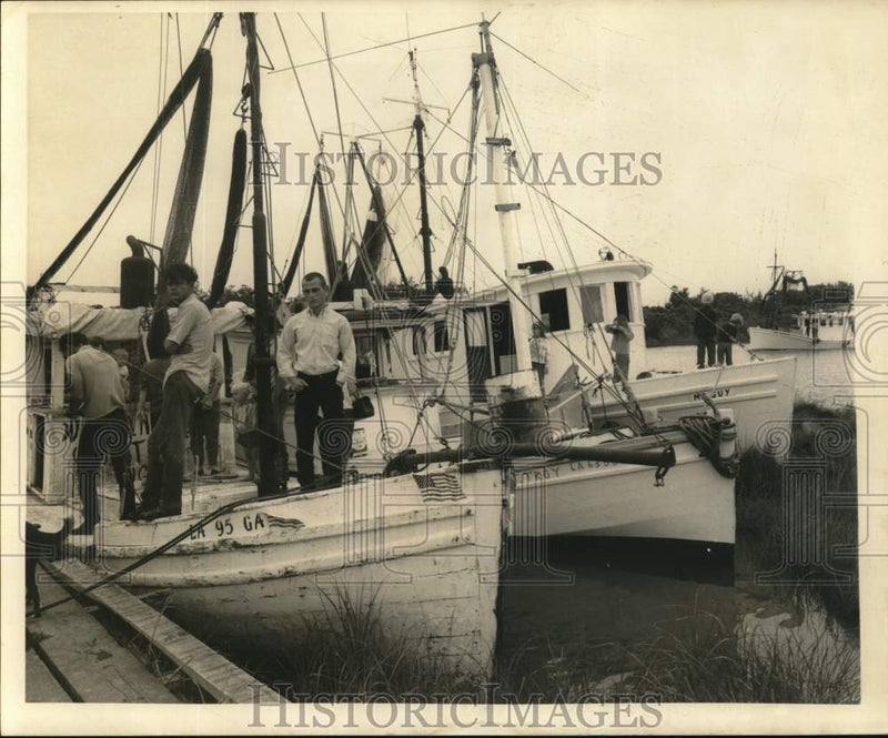 Load image into Gallery viewer, 1969 Press Photo Shrimp boats docked after arrests - noc58199
