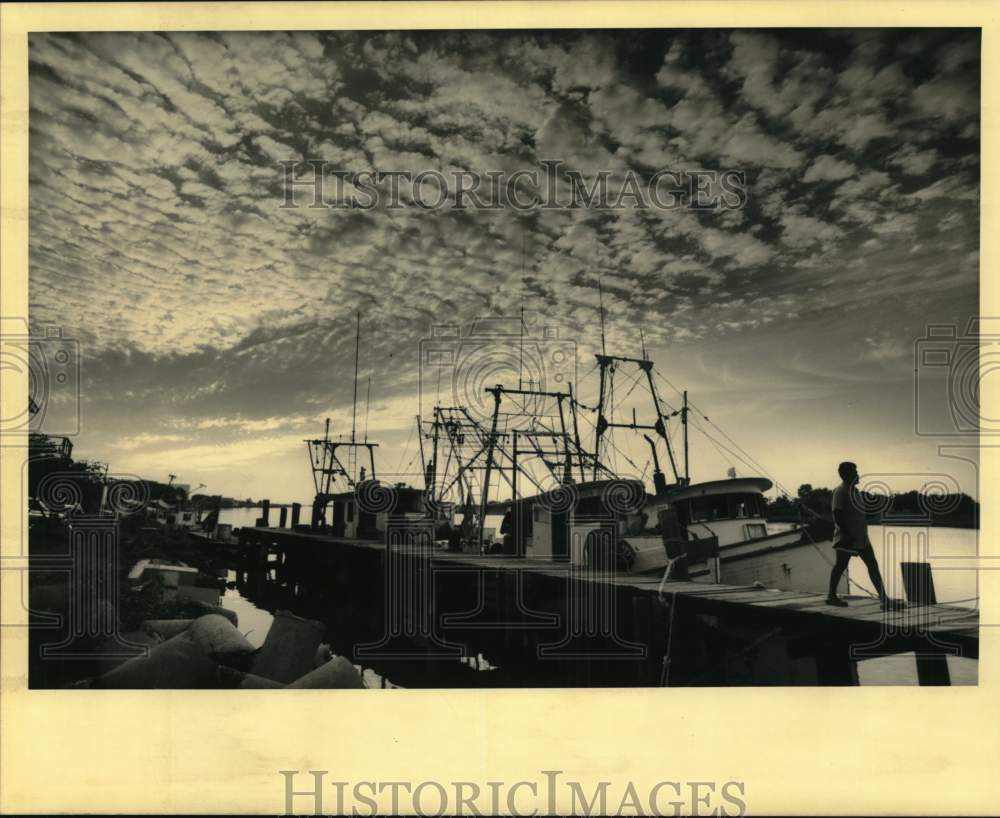 1990 Press Photo Shrimp boat moored at dusk in Grand Chenier - noc58679- Historic Images