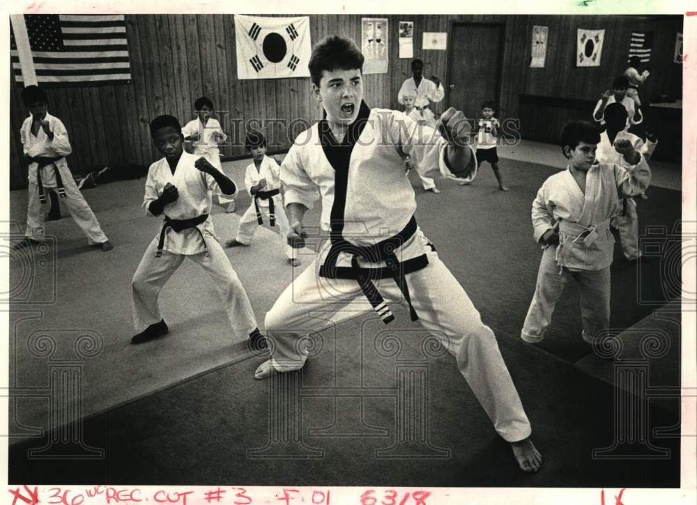 1986 Press Photo Karate Class at Wades Fitness Center and Karate Studio- Historic Images