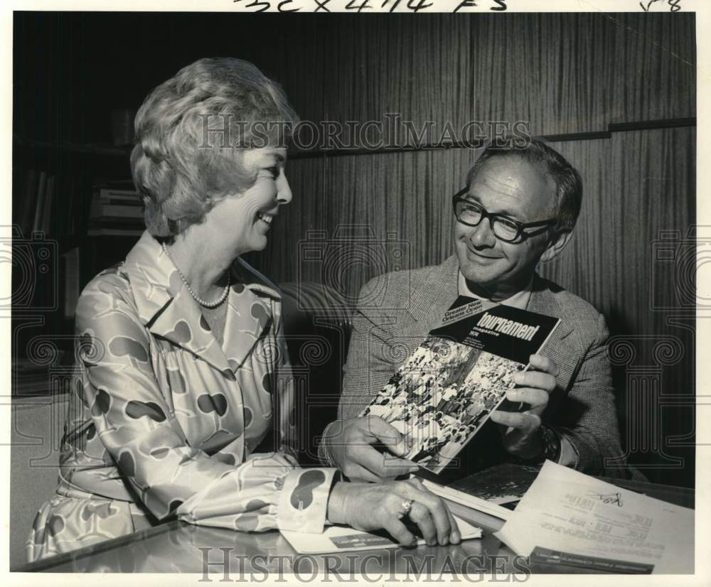 1974 Press Photo Mrs. James Culotta with Jack Weiss discussing sponsorships.- Historic Images