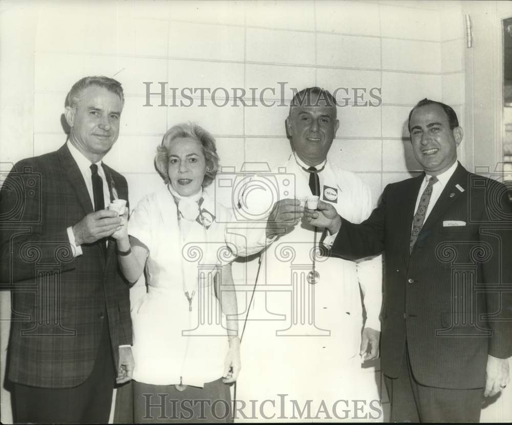 1963 Press Photo First recipients of the &quot;Sabine Oral Vaccine&quot; in Kenner area