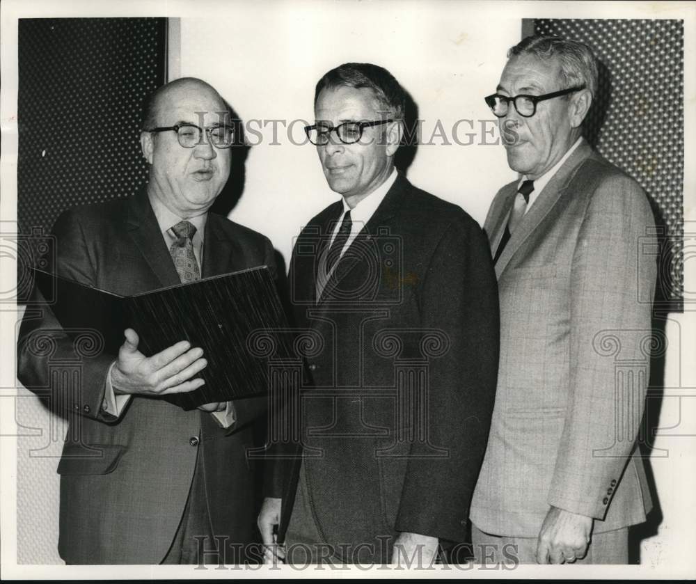 1969 Press Photo John R. Smith, Tom Adams and Robert L. Shortle - noc59120- Historic Images