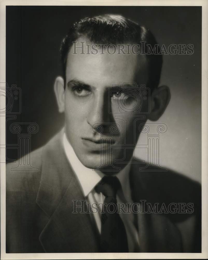 1952 Press Photo Dr. Charles Silberman, resident psychiatrist at VA Hospital