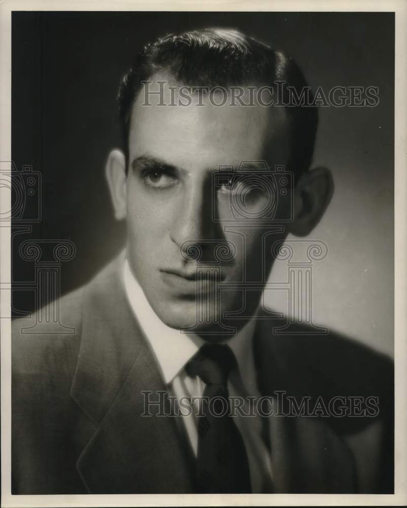 Load image into Gallery viewer, 1952 Press Photo Dr. Charles Silberman, resident psychiatrist at VA Hospital
