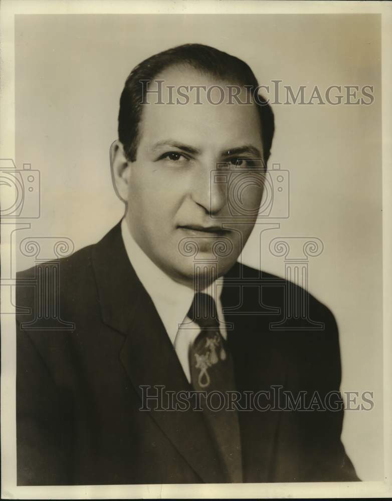 1966 Press Photo Dr. Kalman Silvert, studies for American Universities director