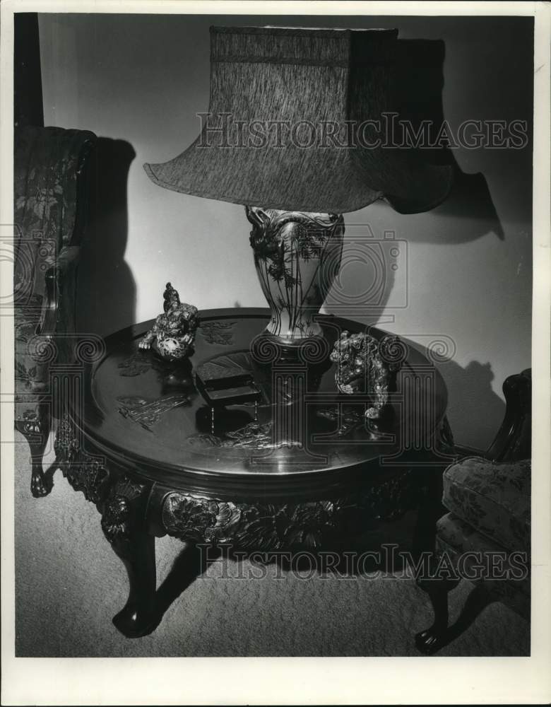 1961 Press Photo Asian ceramic lamp on cherry table at Shelton home in Metairie
