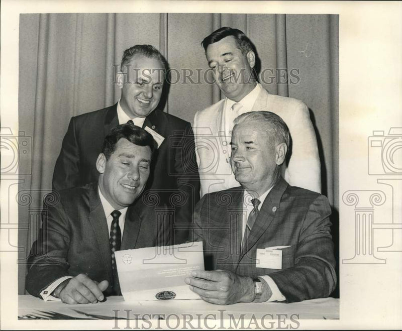 Load image into Gallery viewer, 1965 Press Photo Louisiana Finance Association Officers in New Orleans
