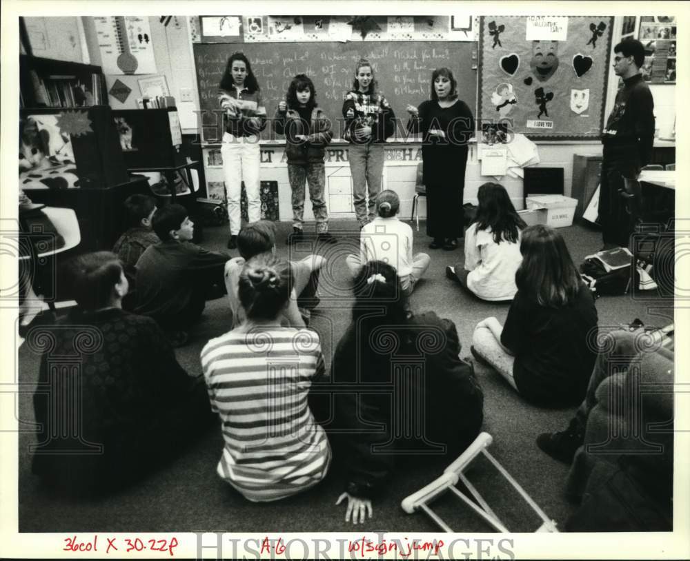 1994 Press Photo Carol Price goes over sign language symbols with her students- Historic Images