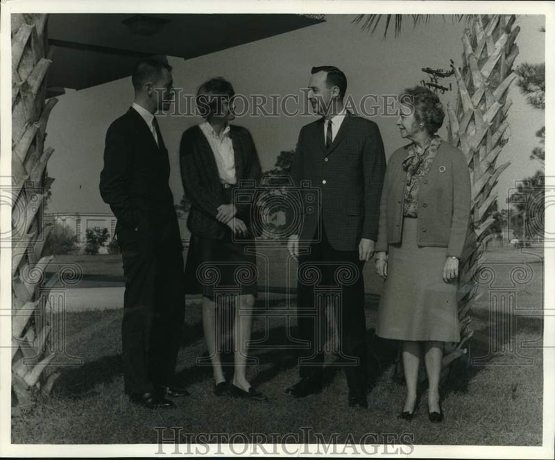 Load image into Gallery viewer, 1967 Press Photo Conference of High School Guidance Counselors in Florida
