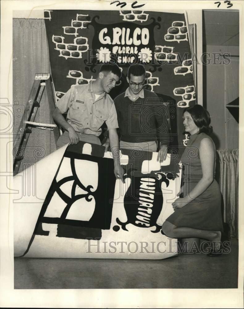 Load image into Gallery viewer, 1969 Press Photo Participants of Sixth Annual Junior Achievement Trade Fair
