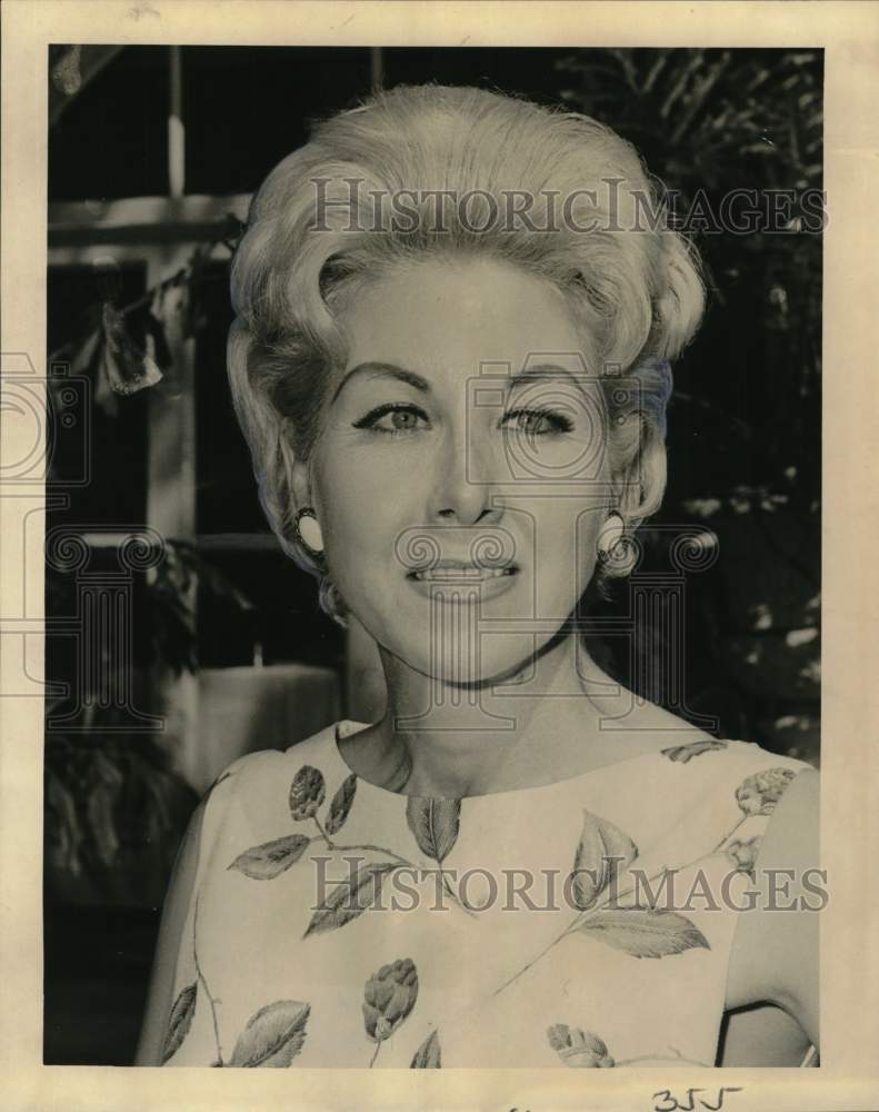 1965 Press Photo Mrs. Donald Smart, pres. of Fashion Mannequins of New Orleans