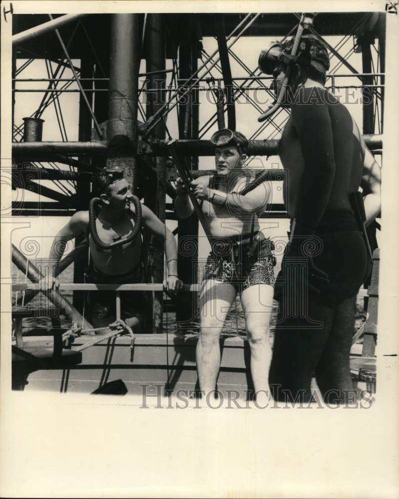 1953 Press Photo Skin divers Roy Smith, Roland Riviere Jr. &amp; Dick Alba- Historic Images