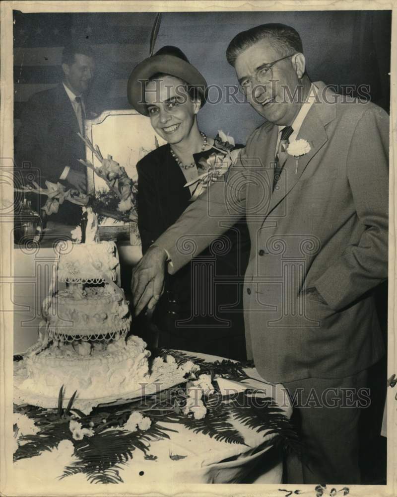 Load image into Gallery viewer, 1949 Press Photo James I. Smith &amp; Odette Paille at the YMBC luncheon meeting
