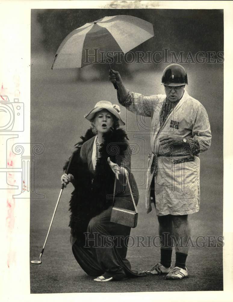 1984 Press Photo Nora Lambert with husband John at the Slam Invitational Golf- Historic Images