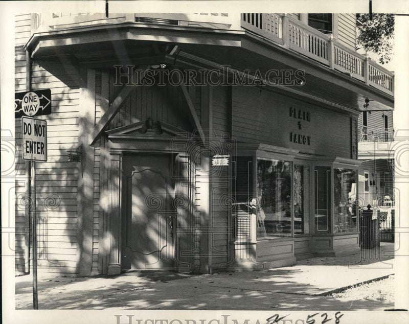 Load image into Gallery viewer, 1967 Press Photo Plain 'N Fancy story at 1000 Carrollton - noc61920
