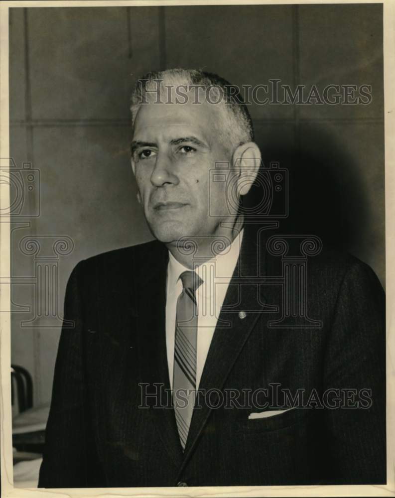 Load image into Gallery viewer, 1963 Press Photo Chamber of Commerce installs Raymond Sparkman as chairman
