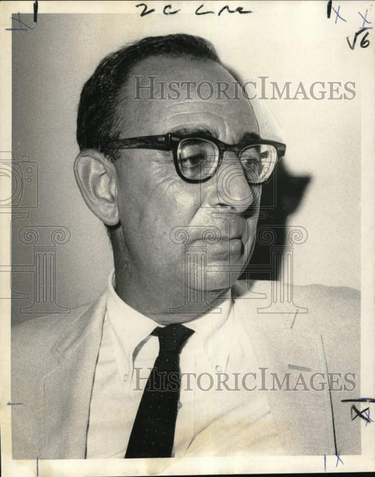 1970 Press Photo Maurice Stern Buccaneers basketball team owner says team moving- Historic Images