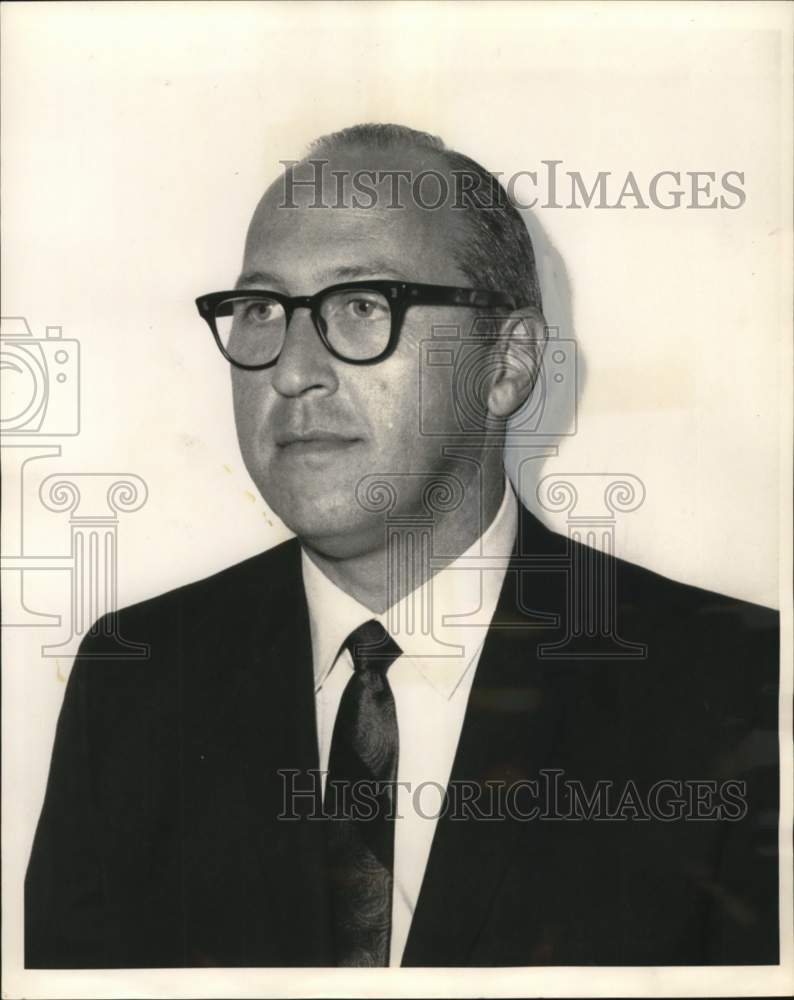 1968 Press Photo Louis M. Stern of New Orleans Home Builders. - noc62320