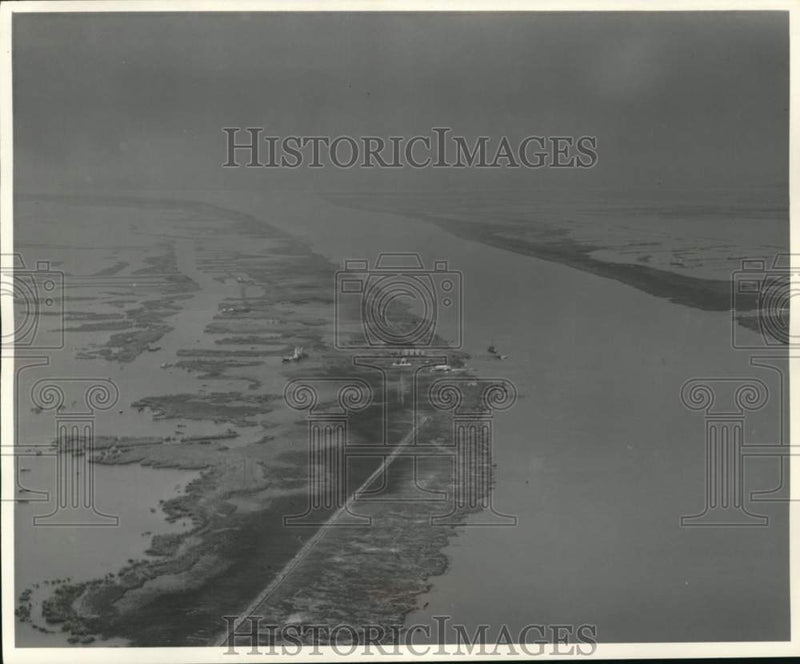 Load image into Gallery viewer, 1960 Press Photo Southwest Pass- Upstream toward head of Passes - noc62463
