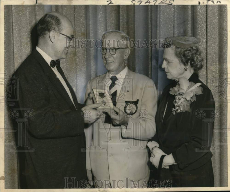 Load image into Gallery viewer, 1953 Press Photo Roy Keaton honors Walter L. Snider of the Lions International
