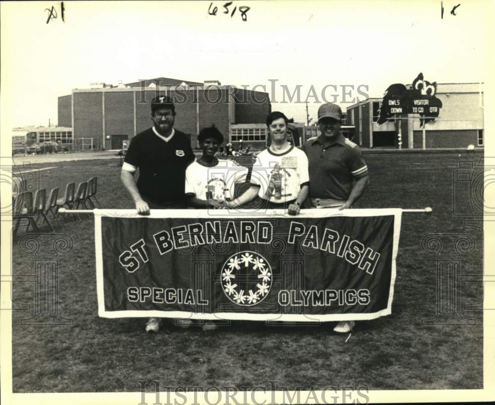 1984 Press Photo Tenneco and Murphy oil companies at the Special Olympics- Historic Images