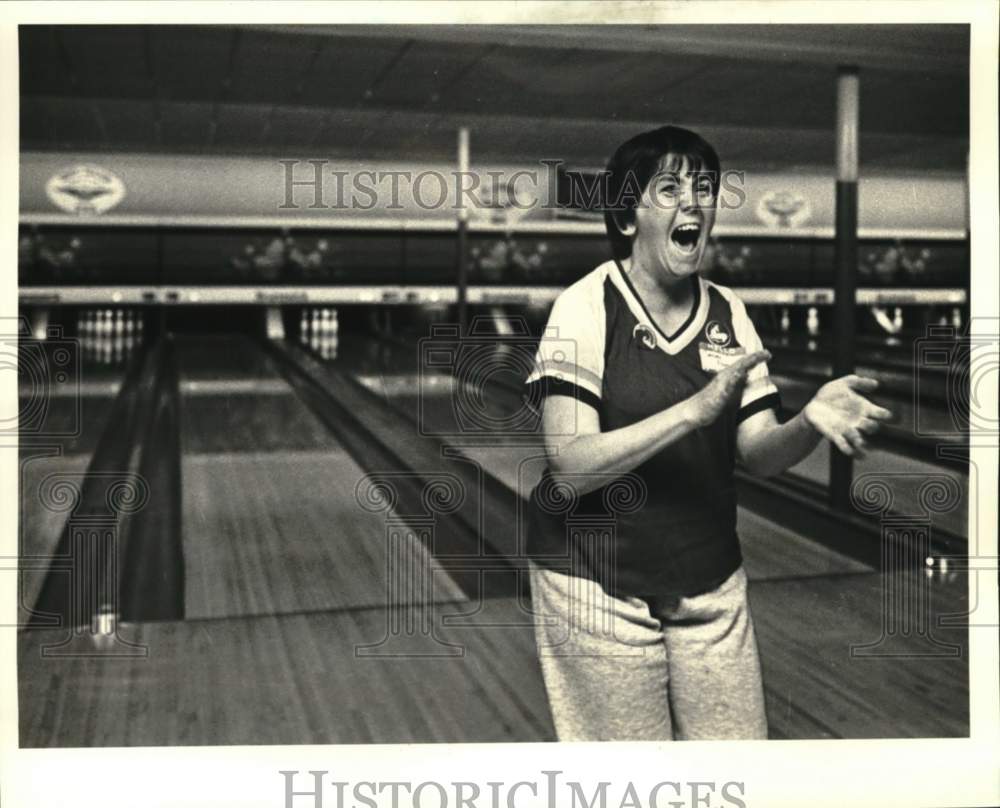 1984 Press Photo Sandra Foster rejoices after her first strike- Special Olympics- Historic Images