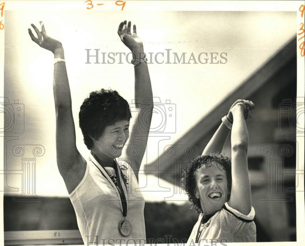 1983 Press Photo Special Olympians Kanako Kimura &amp; Mary Hojnacki in Baton Rouge- Historic Images