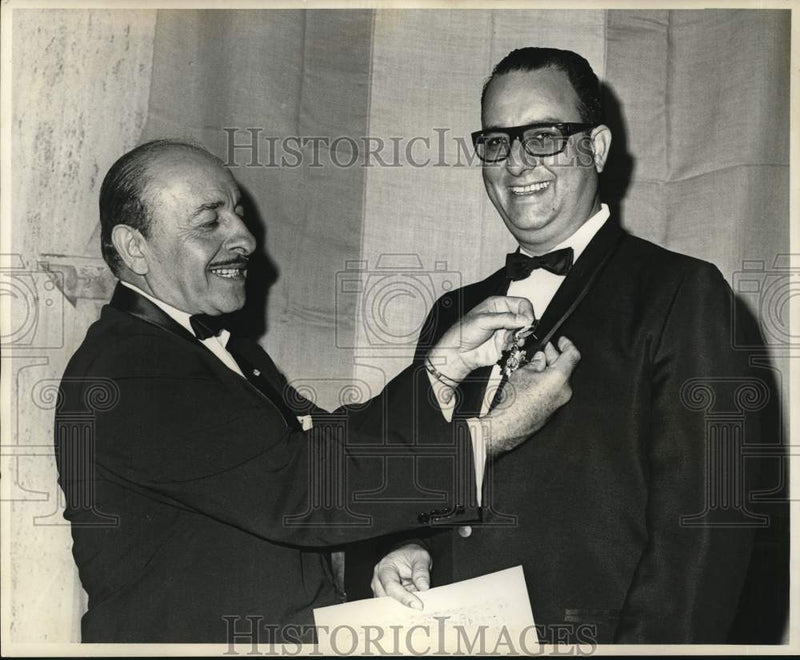 Load image into Gallery viewer, 1967 Press Photo Mayor Victor Schiro honors Anastasio Somoza of Nicaragua
