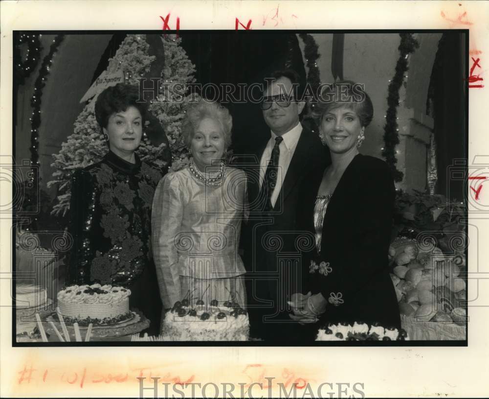 1990 Press Photo Dignitaries attending the Christmas In Oaks Party - noc63556