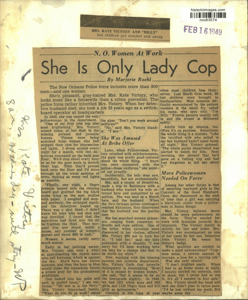 1949 Press Photo Kaye Victory comforting Billy, A lost boy- New Orleans Police