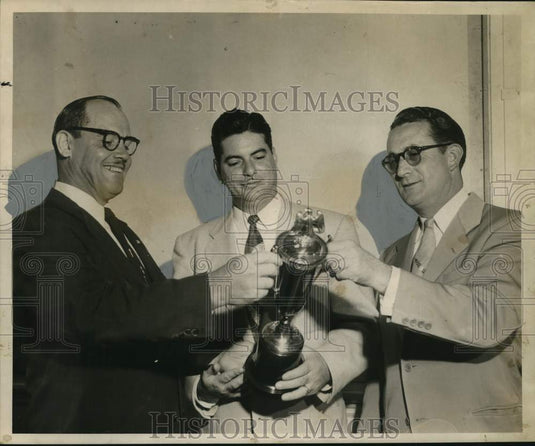 1953 Press Photo Home Builders Association awards Paul Snow in New Orleans