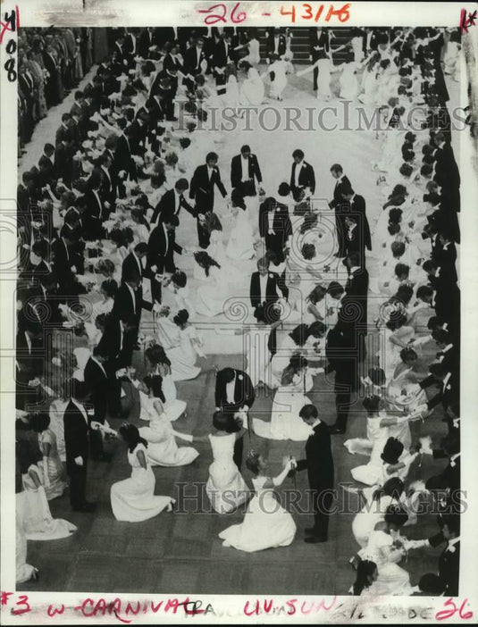 1986 Press Photo William D. Buckman's Travel Time, "Vienna Opera Ball Holiday."
