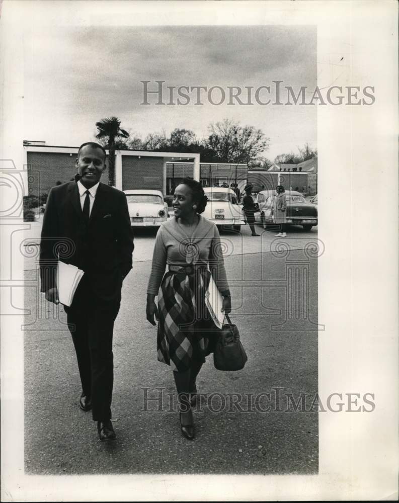 1964 Press Photo Dr. Leonard Spearman &amp; Vivian Tellis of Southern University- Historic Images