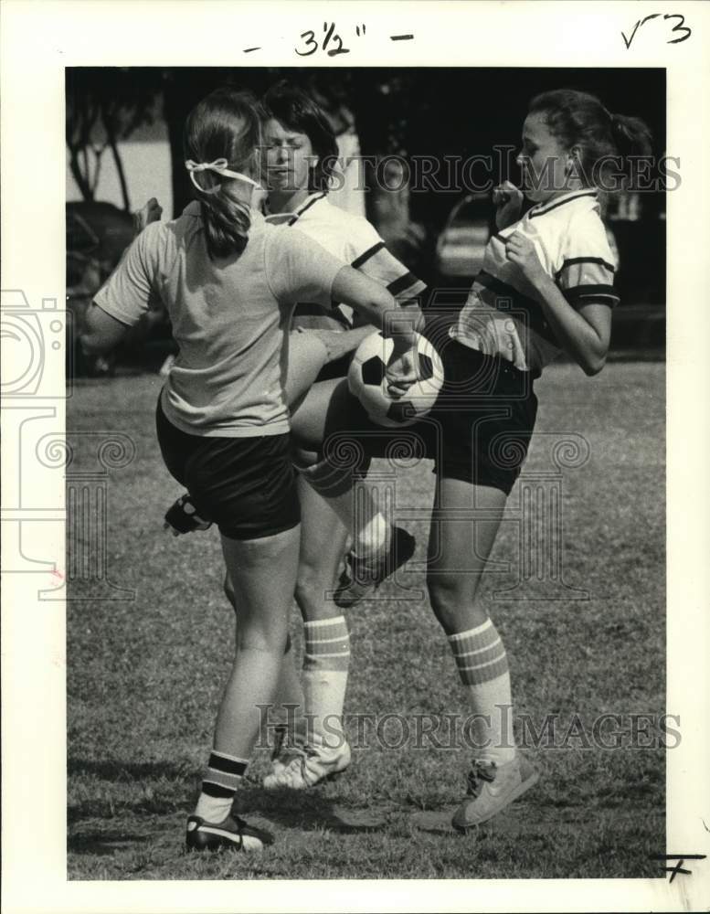 1978 Press Photo Tulane&#39;s Women&#39;s Soccer League players at practice. - noc64307- Historic Images