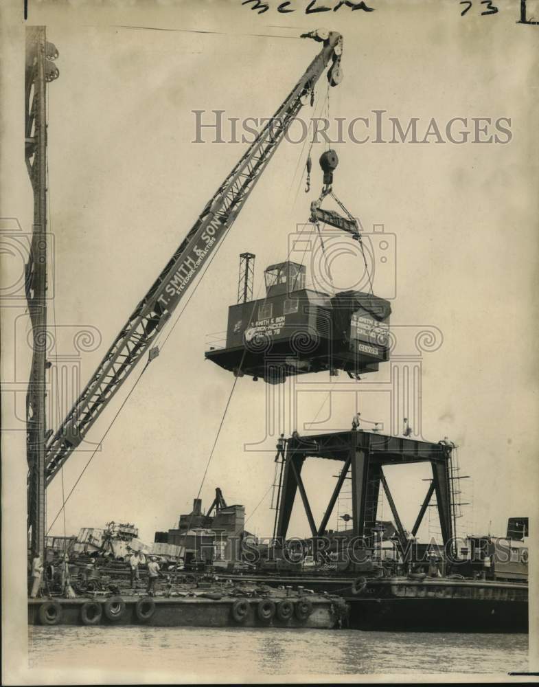 1969 Press Photo T. Smith & Son assembling a crane on deck of the Derrick Mickey