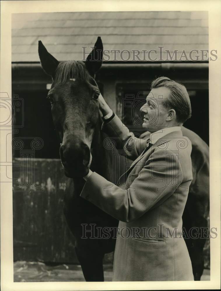 1962 Press Photo Vian Smith, Novelist and Author of "Pride of the Moor"