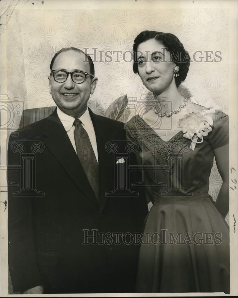 1956 Press Photo T.J. Stoma &amp; Gladys Chehardy honored at Masson&#39;s Beach House