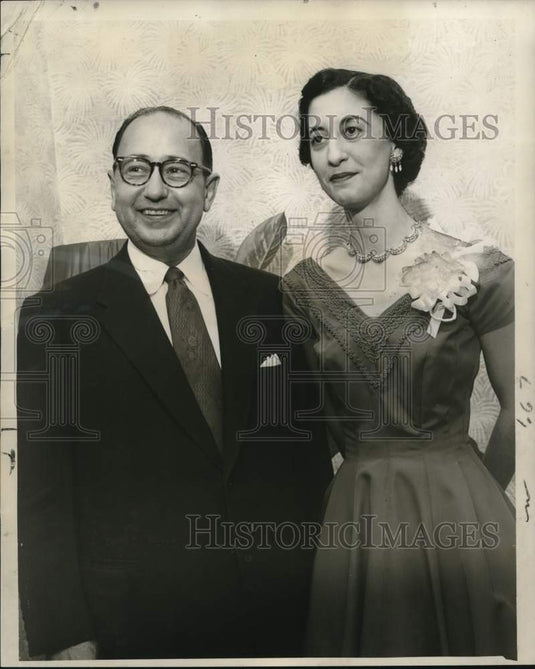 1956 Press Photo T.J. Stoma & Gladys Chehardy honored at Masson's Beach House