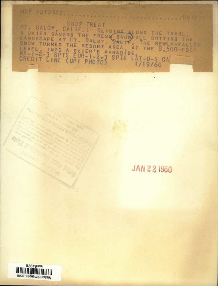 1960 Press Photo Skier savors fresh snowfall at Mt. Baldy California - noc64978