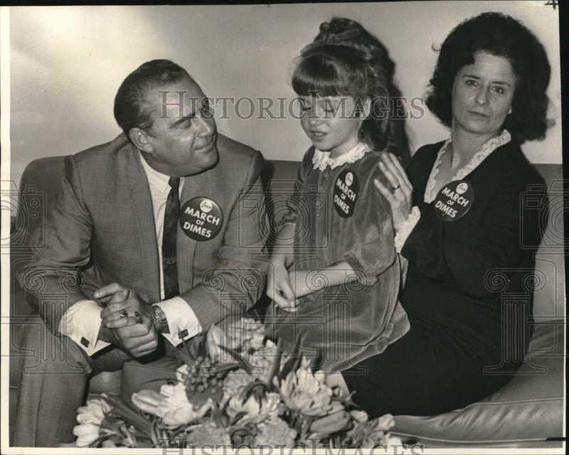 Load image into Gallery viewer, 1967 Press Photo Janet Lee Smith, poster girl for New Orleans March of Dimes
