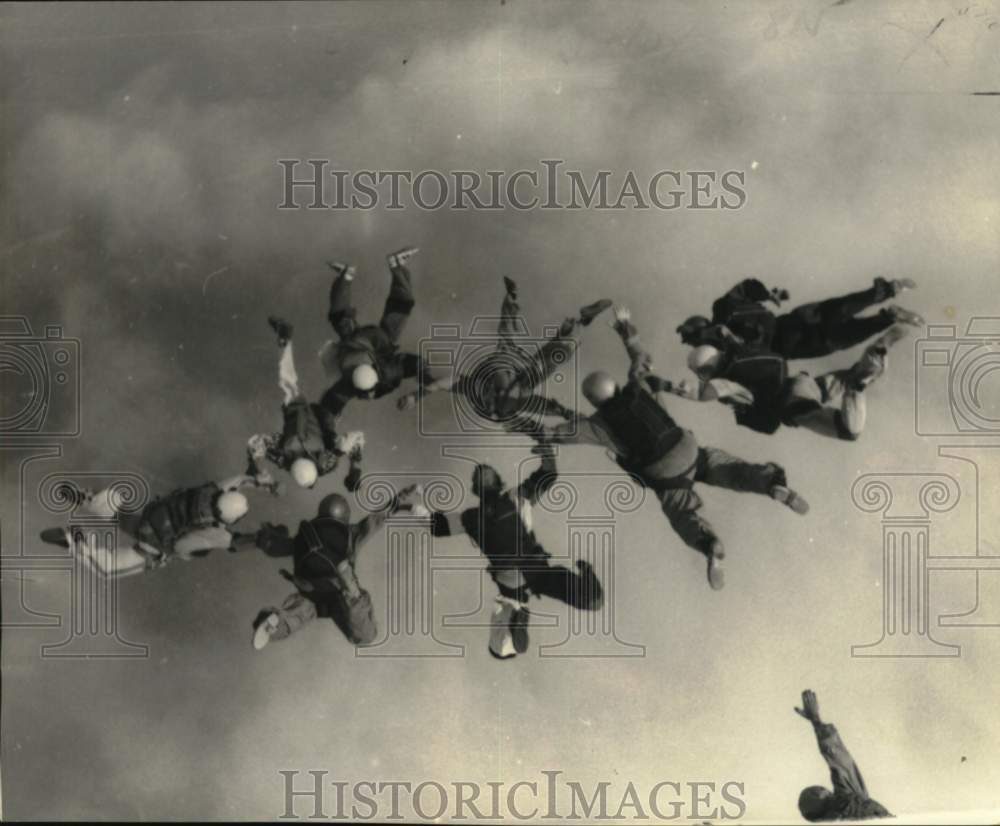 1974 Press Photo Skydiving success- the formation of a human star - noc65470- Historic Images