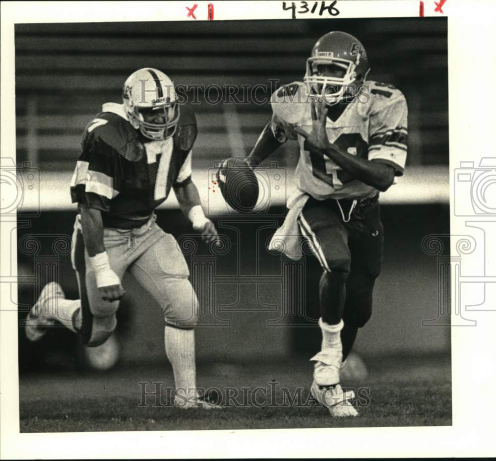 1984 Press Photo John Ehret Football Quarterback Leonard Valentine ...