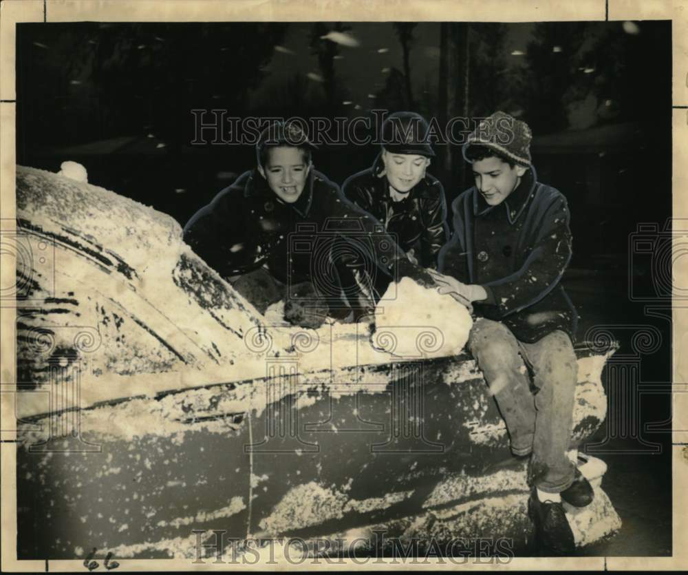1960 Press Photo Tony Mazerat, Ronald Melnyk &amp; Maurice Mazerat play with snow