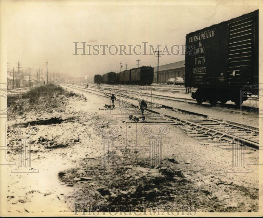 1958 Press Photo Train Tracks covered with snow- Snow in New Orleans