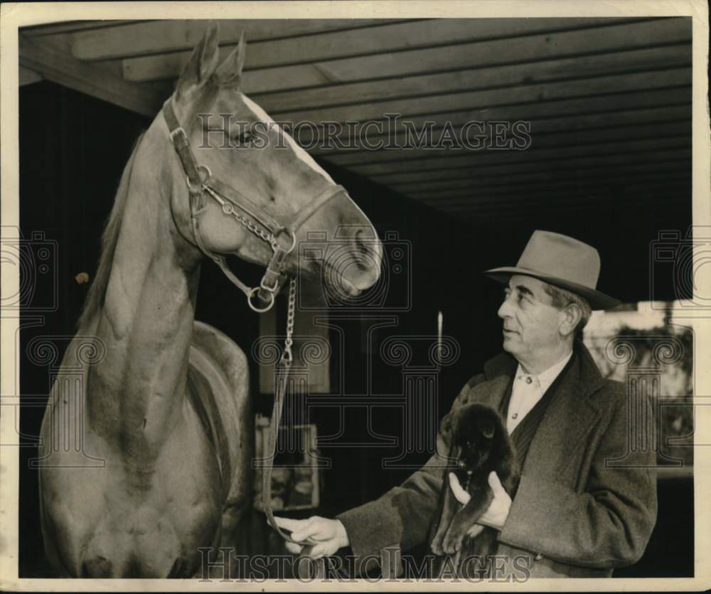 1967 Press Photo Pete Valenti with horse &quot;Seaman&#39;s Pal&quot; and mascot &quot;Blackout&quot;- Historic Images